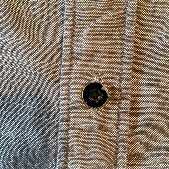 💥5/$25 Men’s Divided  button up top - Picture 6 of 6